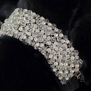 🎁🎅HOLIDAY TREASURES! Crystal Cluster Statement Bracelet